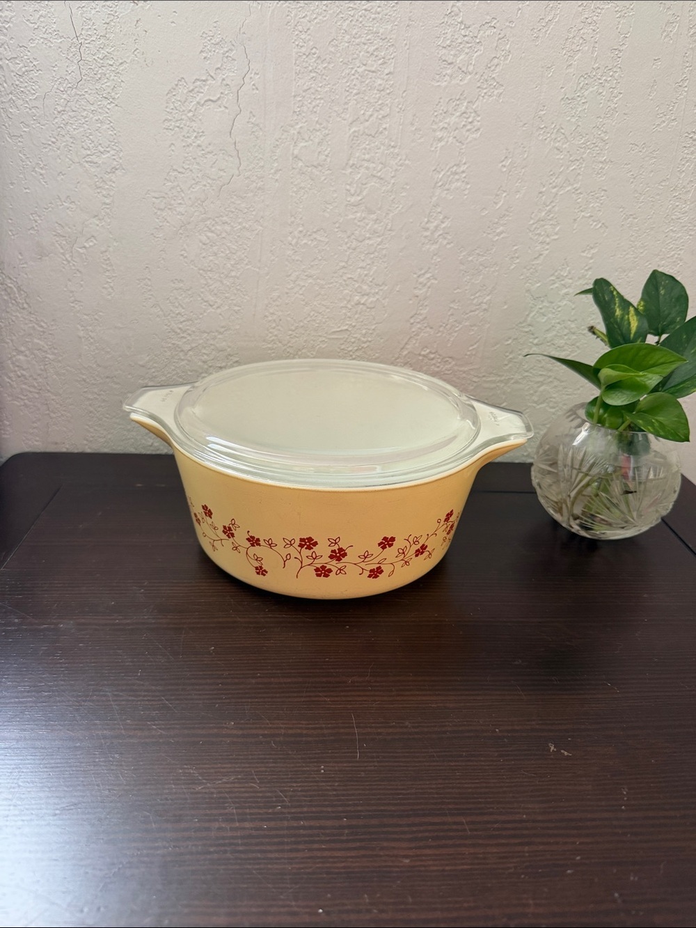 Vintage Pyrex Beige Trailing Flowers 475-B Casserole, 2.5 Liter with Glass Lid